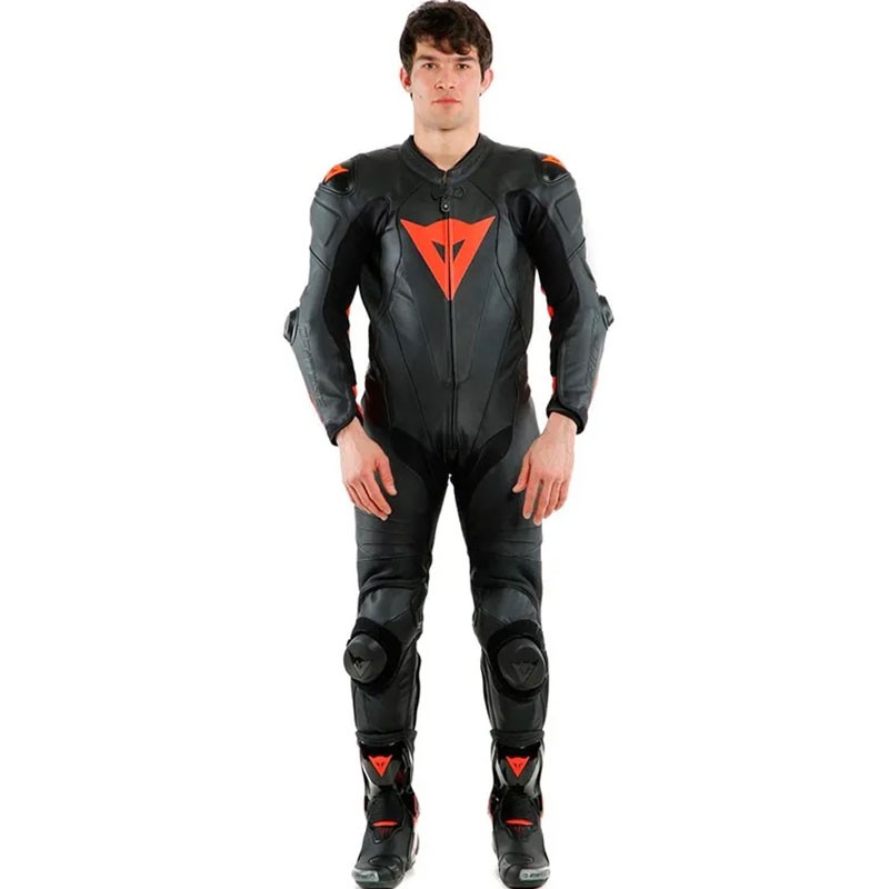 MONO DAINESE LAGUNA SECA 5 PROFESIONAL PERFORADO NGR/ROJO-FLUOR