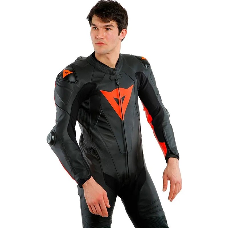 MONO DAINESE LAGUNA SECA 5 PROFESIONAL PERFORADO NGR/ROJO-FLUOR