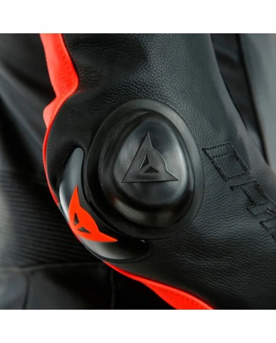 MONO DAINESE LAGUNA SECA 5 PROFESIONAL PERFORADO NGR/ROJO-FLUOR