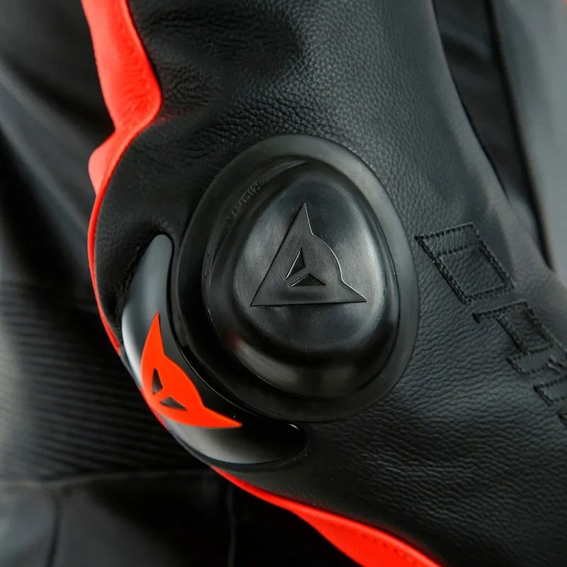MONO DAINESE LAGUNA SECA 5 PROFESIONAL PERFORADO NGR/ROJO-FLUOR