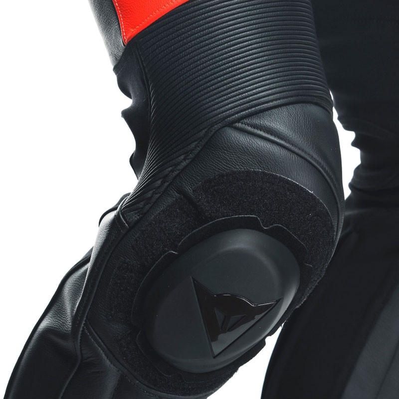 MONO DAINESE TOSA PROFESIONAL NEGRO/ROJO FLUOR